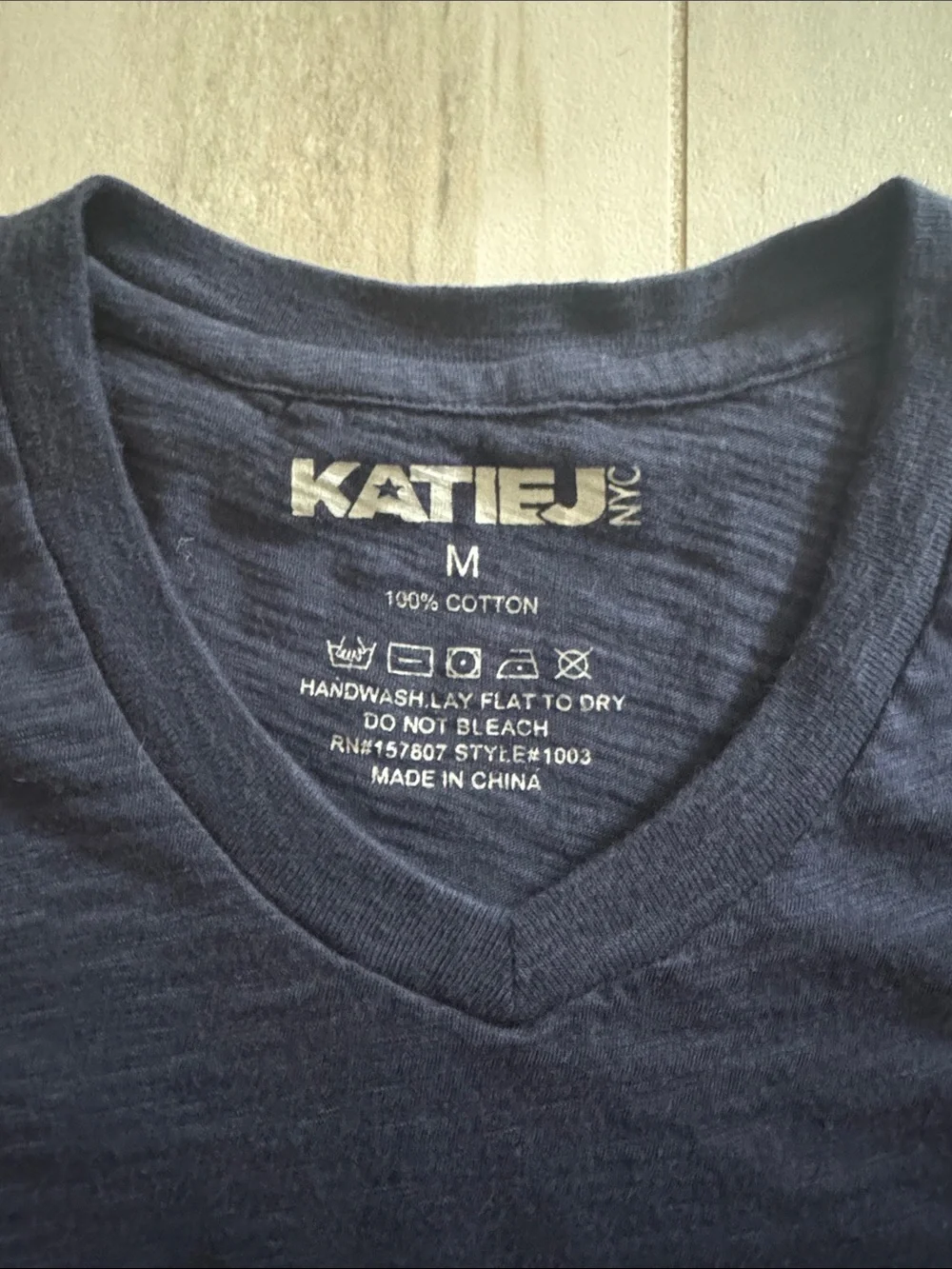 Katie J NYC Girls Navy Short-Sleeve V-Neck Crop Tee Medium